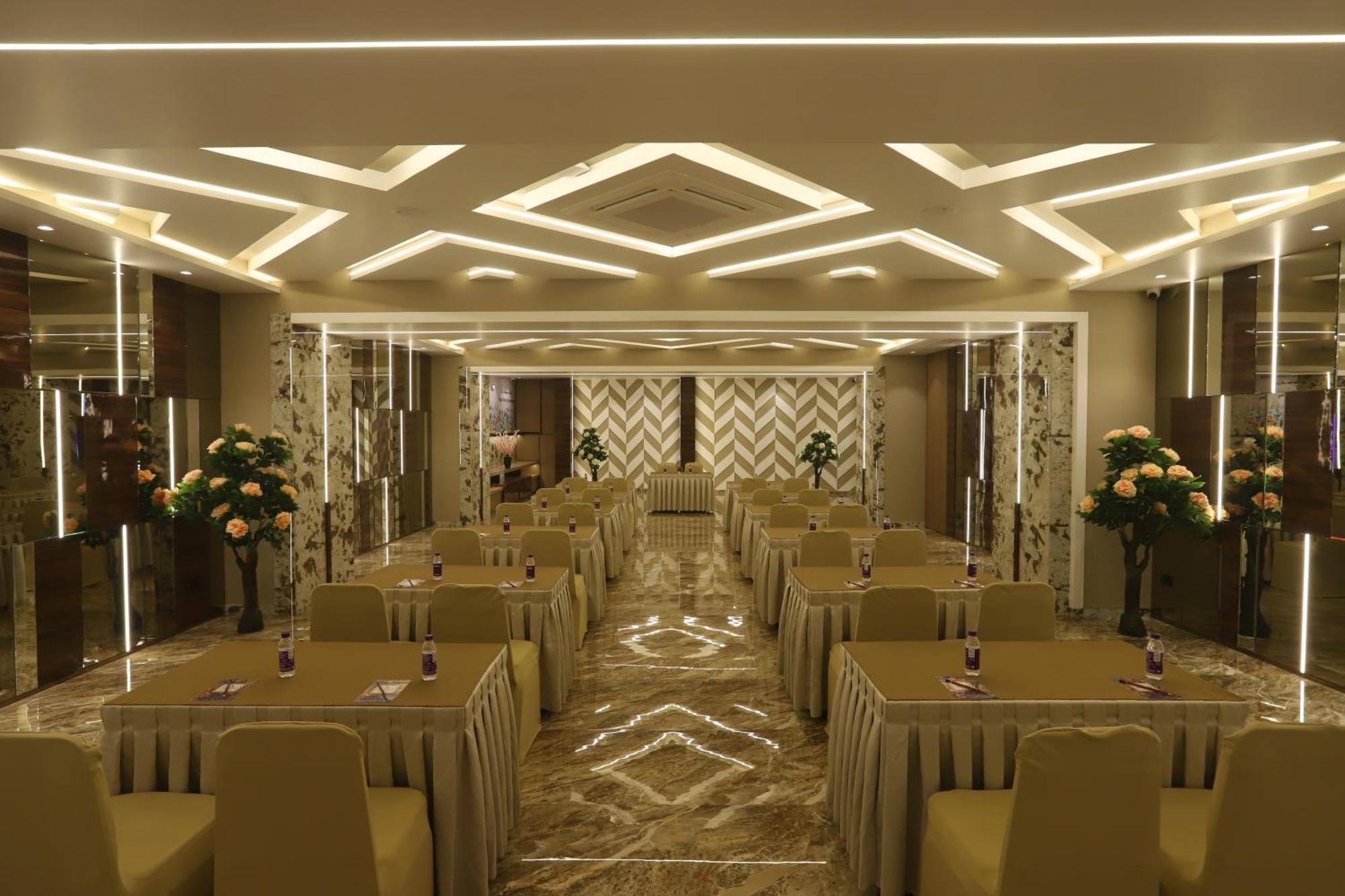 Hotel Auris & Banquets, Mumbai International Airport Екстериор снимка